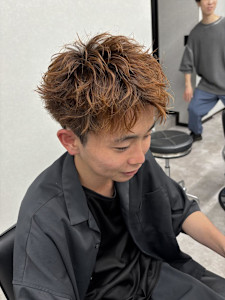 動きのある束感が魅力！スパイキーショート