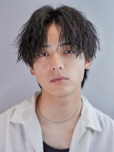 ツイストスパイラル　センターパート　メンズヘア - men's salon es.掲載