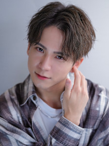 ツイストスパイラル　メンズヘア　センターパート - men's salon es.掲載