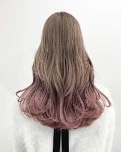 ピンクベージュ