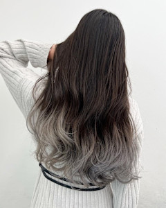 シルバーカラー - Flora by siesta掲載