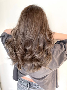 ベージュカラー