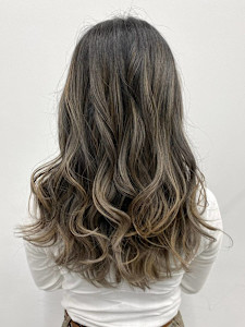 エアタッチグレージュ - Flora by siesta掲載