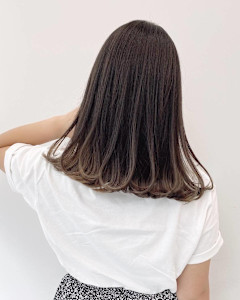 ショコラブラウンの裾カラーグラデーション - Flora by siesta掲載