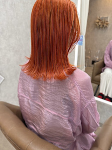 オレンジ×ミディアムボブ