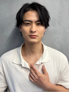 抜け感と動きを活かしたスパイラルセンターパート - ii+U 銀座 【アイユー ギンザ】掲載