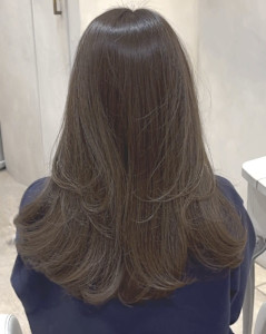 オリーブグレージュ/レイヤーカット