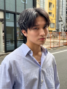 抜け感と動きを活かしたスパイラルセンターパート - ii+U 銀座 【アイユー ギンザ】掲載