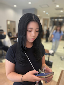 暗髪で上品に見せるレイヤースタイル【三軒茶屋】 - HAIR & MAKE EARTH 三軒茶屋店掲載