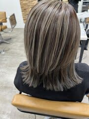 白髪ぼかしハイライトイルミナカラーブリーチケアカラー池袋東口