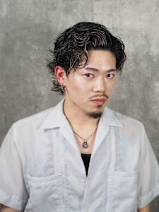 色気ウェットセンターパート×ネオウルフ - ヒロ銀座ヘアーサロン銀座一丁目店掲載