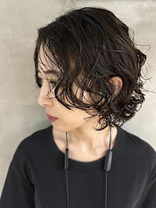 ショート・パーマ・黒髪・カーリー