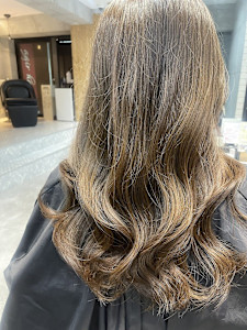 透明感あるオリーブベージュ - newi 池袋掲載