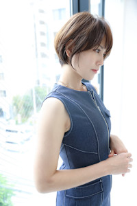 40・50代、空気感と艶をまとった、タイトなひし形ミニウルフ