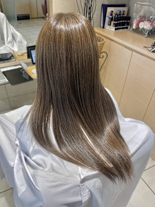 透けるようなツヤ感ベージュロング - EMU international 春日部本店掲載