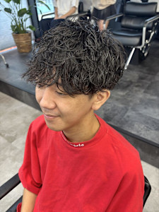 ナチュラルな動きで垢抜け！人気のシャドウパーマ - CØDE by KENJE掲載