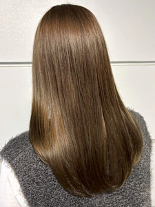 オリーブベージュ ブリーチ ダブルカラー レイヤーカット - 髪質改善 SEPT. 天神大名掲載