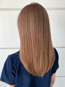 ミルクティーベージュ セミロング ブリーチ 20代 30代 - 髪質改善 SEPT. 天神大名掲載