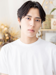 チャコールグレー小顔コンマセンターパート　ツーブロパーマ - COVER HAIR & SPA bliss【カバーヘア アンド スパ ブリス】浦和/浦和西口店掲載