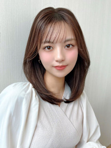 2wayバングで小顔に見えるフェイスレイヤーで作るくびれヘア