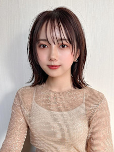 20代30代に人気！後れ毛がかわいい暗髪の韓国風くびれヘア