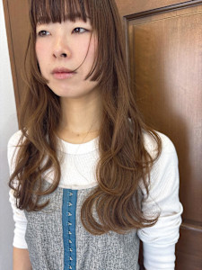 顔まわりポイントロングヘア