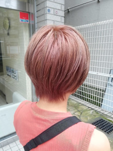 ピンクベージュ×くびれショート