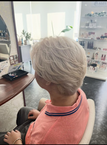 メンズホワイトブロンド - AIZU 渋沢 白髪ぼかし ハイライト 髪質改善掲載