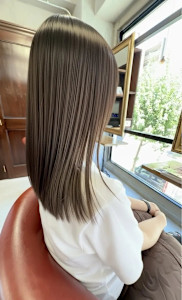 切りっぱなしロングヘア - Lourdes hair design掲載