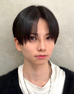 センターパート×艶ストレート