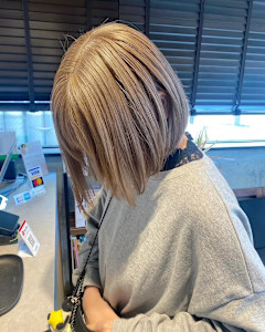 ホワイトグレージュ