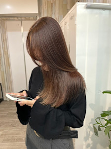 レイヤーロンググレーベージュ黒髪アッシュブラック前髪パーマ - N°Elune 秋田店掲載