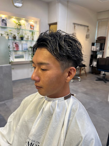 刈り上げアップバング×ハイライト