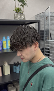 抜け感×束感で魅せる大人の韓国風ヘア