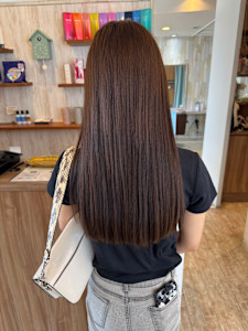 モカブラウンカラー似合わせカットロング - Salut by IZA掲載