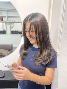 レイヤーカットロング/ハイライトカラー/ローレイヤー - AO。掲載