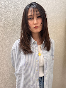 【YOKE】切りっぱなしボブ外ハネボブレイヤーボブカーキグレ - YOKE掲載