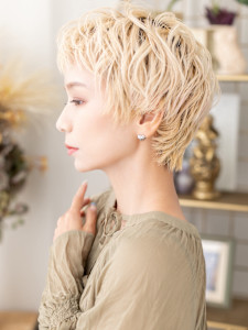 フレンチカジュアルマッシュショートパーマ　シルバーベージュ - COVER HAIR bliss【カバーヘア ブリス】上尾/上尾西口店掲載