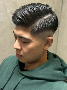 スキンフェード 七三分け サイドパート 20代 ツーブロック - 完全個室 THIS IS BARBER 3rd掲載