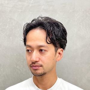 ゆるいS字カールが「影」を創る◎色気漂うシャドウパーマ