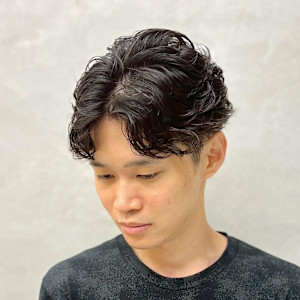 前髪に「分け目」を仕込む◎カルマパーマ/韓国