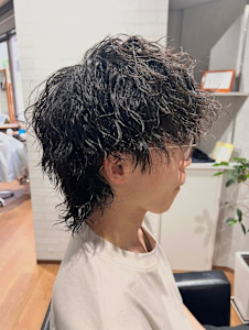 ツイストスパイラルパーマのマッシュウルフ