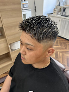 波巻きツイストスパイラルフェザーパーマサーフカール〈理容室〉