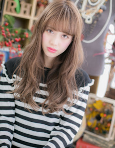 目力UP♪外国人風小顔ドーリー毛先パーマ　シルバーベージュ
