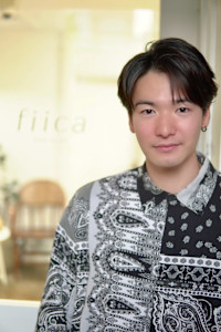 ３０代４０代大人メンズ髪型自然なアップバングスタイル