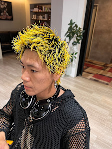 目立つこと間違いなし！スパイキーショート