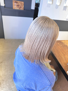 ホワイトベージュ