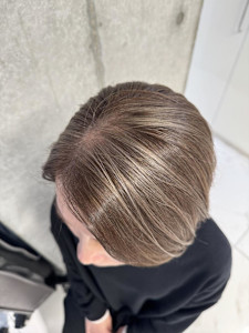 白髪率40%の白髪ぼかし/ミルクティーベージュ - sweep 平尾掲載