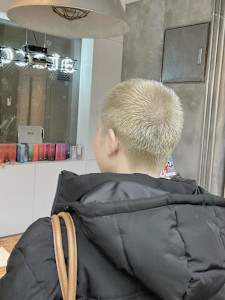 ベリーショート　ハイトーン　金髪　刈り上げ　おしゃれ坊主 - atacca ungu掲載