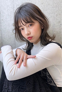 【LadA 城本英恵】 グレージュカラーミディアムスタイル - LadA掲載